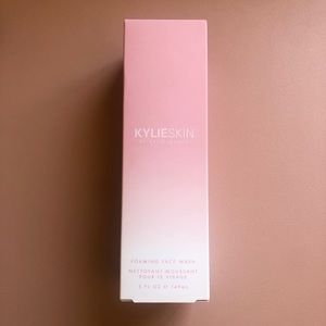 KYLIESKIN Foaming Face Wash